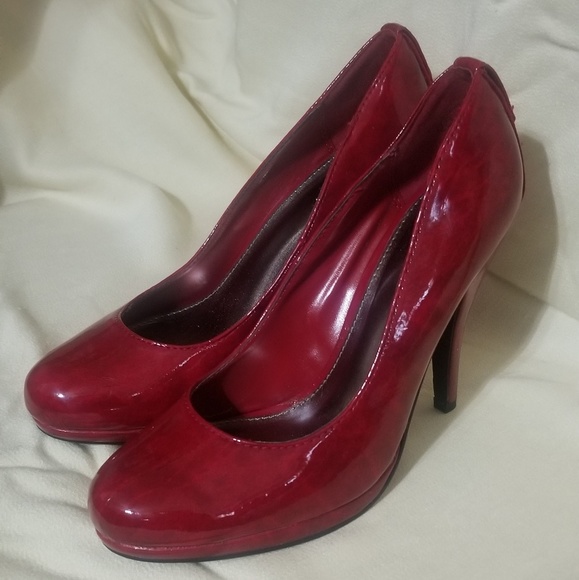 Red/ wine colored high Heel patent leather shoes - Picture 2 of 8